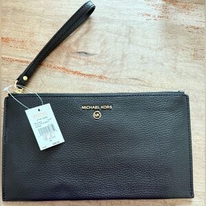 Michael Kors Jet Set Charm Black Leather Zip Wristlet Clutch NWT